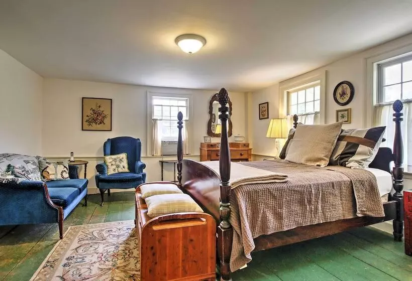 Historic Huntington Home   Walk To Westfield River