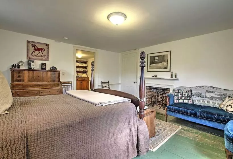 Historic Huntington Home   Walk To Westfield River