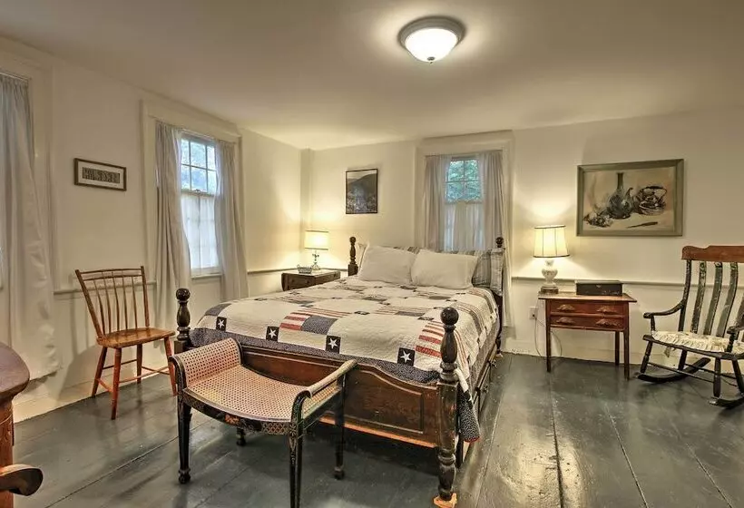 Historic Huntington Home   Walk To Westfield River