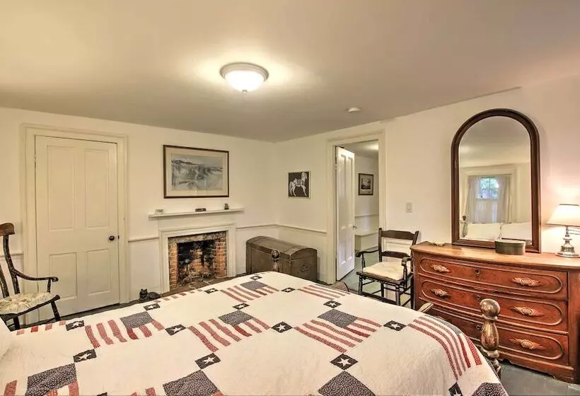 Historic Huntington Home   Walk To Westfield River