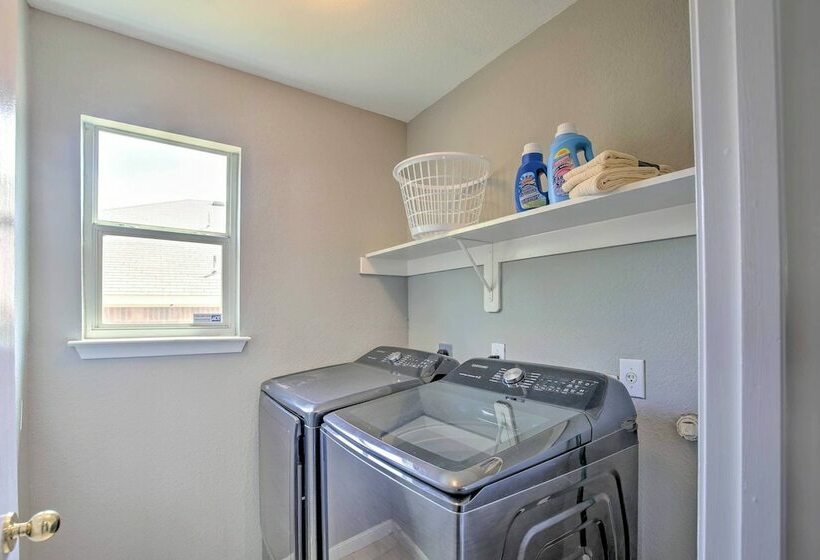 San Antonio Home W/ Hot Tub   1 Mi To Seaworld