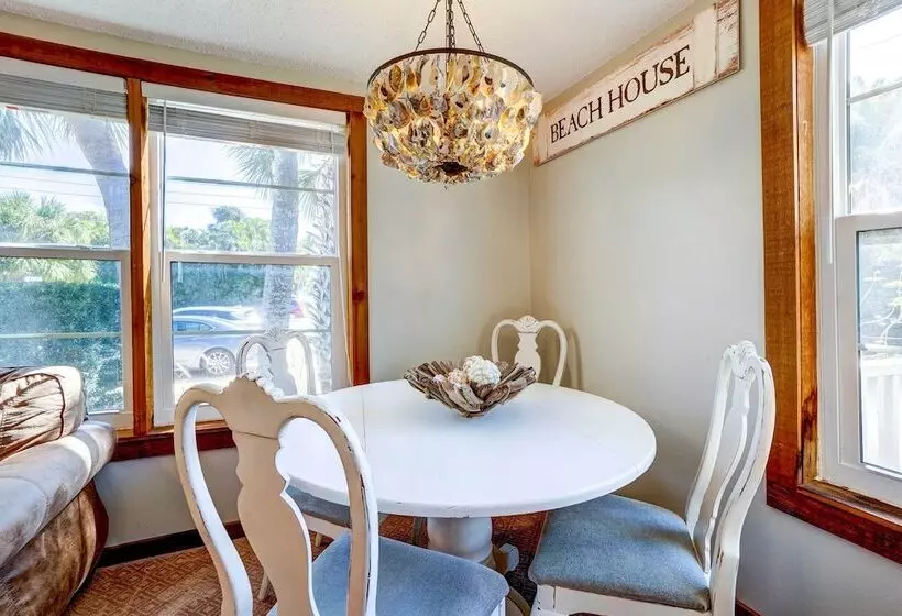 Indian Rocks Beach Cottage, Walk To Beach!