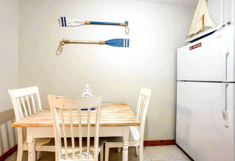 Indian Rocks Beach Cottage, Walk To Beach!