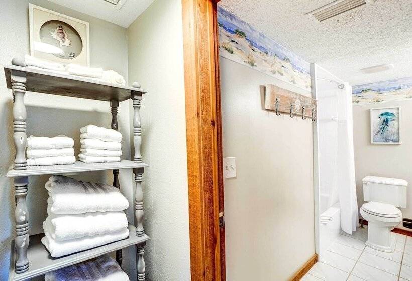 Indian Rocks Beach Cottage, Walk To Beach!