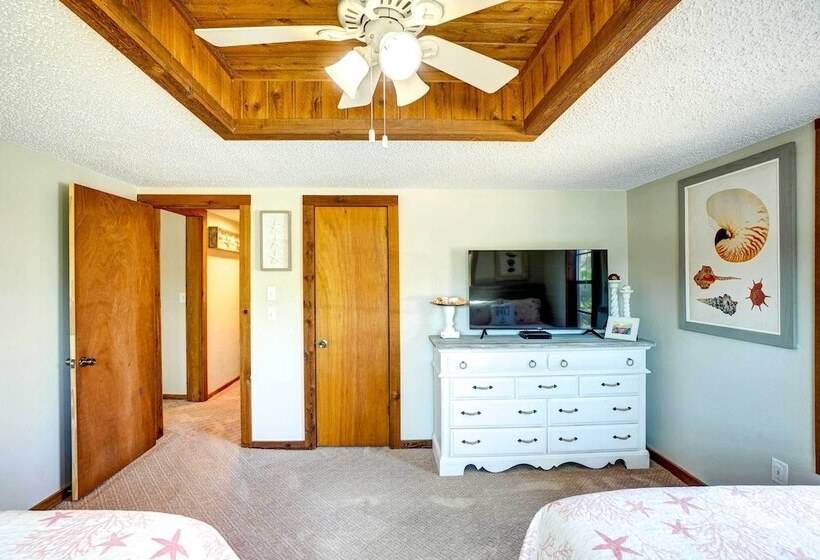 Indian Rocks Beach Cottage, Walk To Beach!