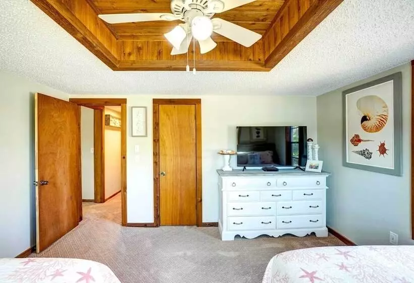 Indian Rocks Beach Cottage, Walk To Beach!