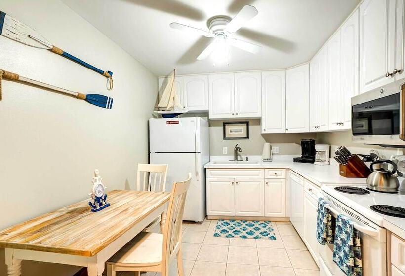 Indian Rocks Beach Cottage, Walk To Beach!