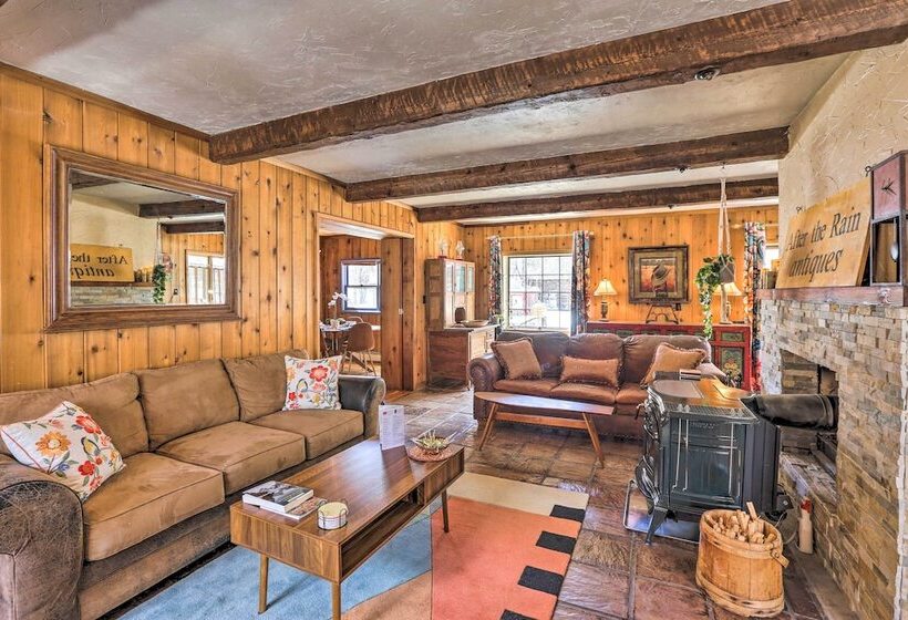 Lake Cabin W/ King Bed, Foodie Kitchen, & Views