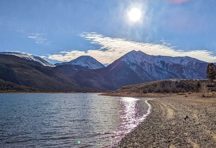 Lake Cabin W/ King Bed, Foodie Kitchen, & Views