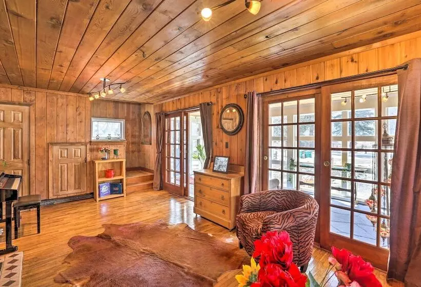 Lake Cabin W/ King Bed, Foodie Kitchen, & Views