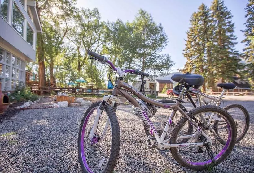 Lake Cabin W/ King Bed, Foodie Kitchen, & Views