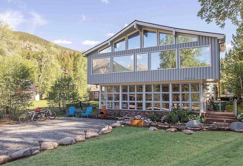 Lake Cabin W/ King Bed, Foodie Kitchen, & Views