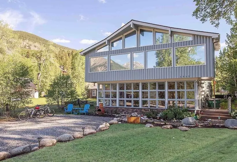 Lake Cabin W/ King Bed, Foodie Kitchen, & Views