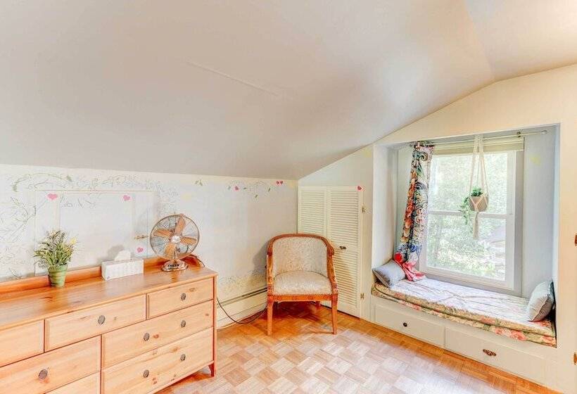 Lake Cabin W/ King Bed, Foodie Kitchen, & Views