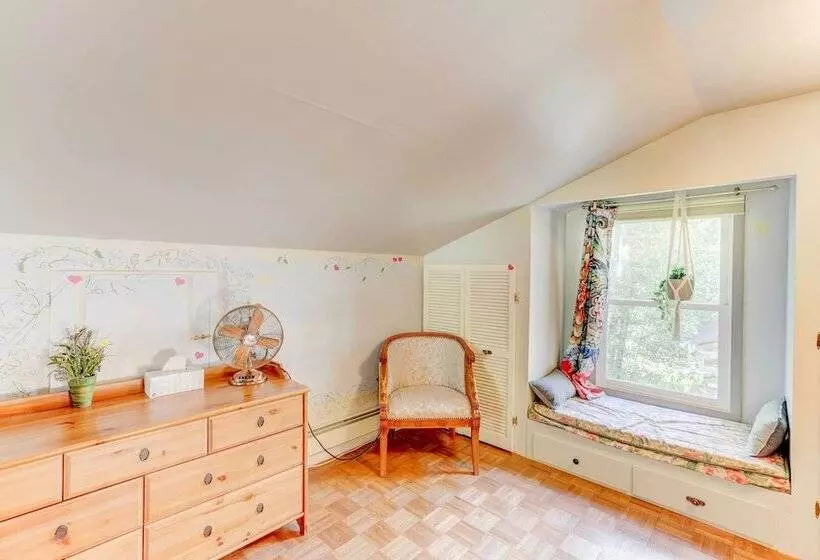 Lake Cabin W/ King Bed, Foodie Kitchen, & Views