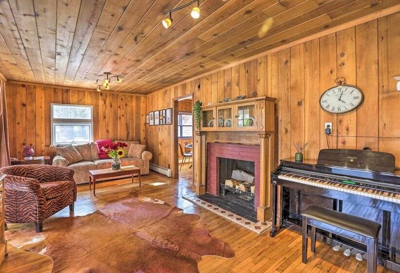 Lake Cabin W/ King Bed, Foodie Kitchen, & Views