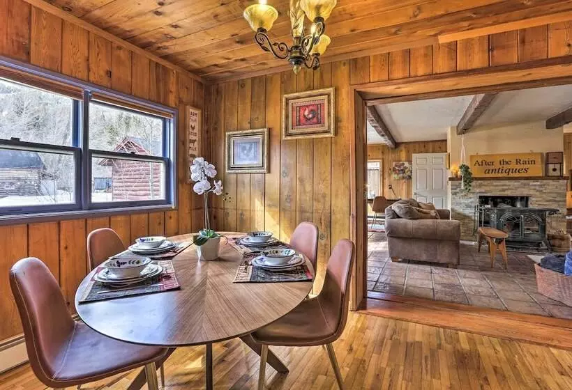 Lake Cabin W/ King Bed, Foodie Kitchen, & Views