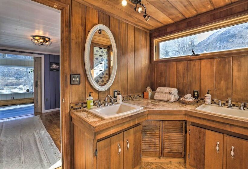 Lake Cabin W/ King Bed, Foodie Kitchen, & Views