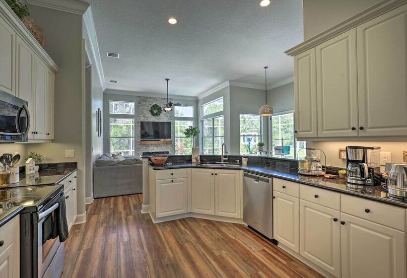 Upscale Palm Coast Home W/ Pool: 7 Mi To Beaches!