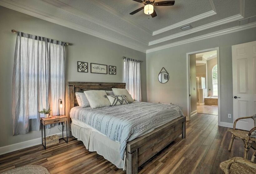 Upscale Palm Coast Home W/ Pool: 7 Mi To Beaches!