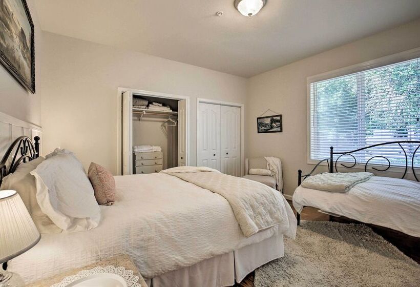 Mcminnville Wine Country Home W/ Hot Tub+deck