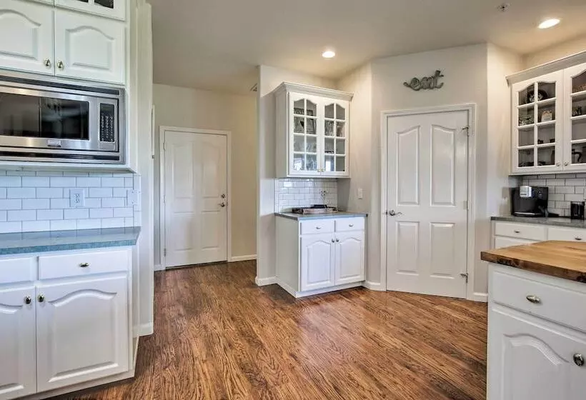 Mcminnville Wine Country Home W/ Hot Tub+deck