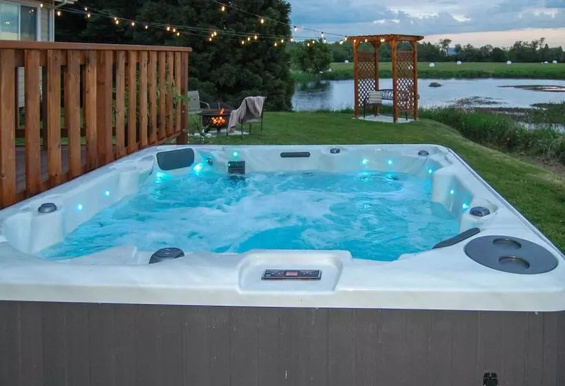 Mcminnville Wine Country Home W/ Hot Tub+deck
