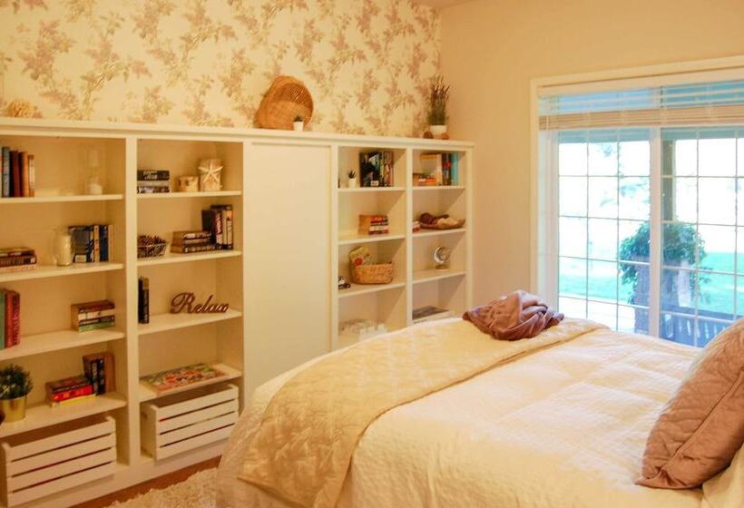 Mcminnville Wine Country Home W/ Hot Tub+deck