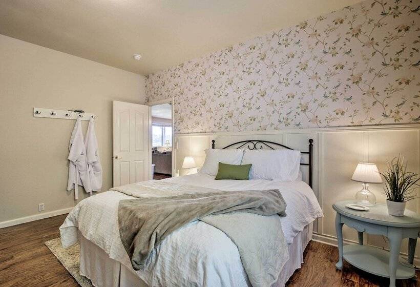 Mcminnville Wine Country Home W/ Hot Tub+deck