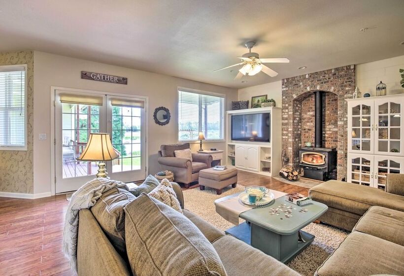 Mcminnville Wine Country Home W/ Hot Tub+deck