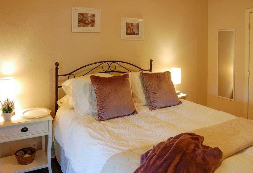 Mcminnville Wine Country Home W/ Hot Tub+deck