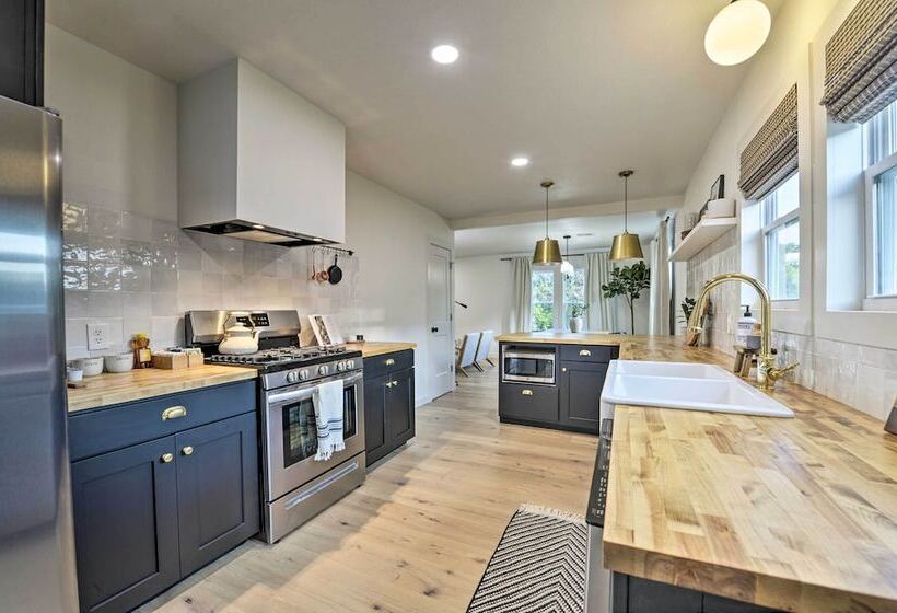 Modern Charm Home < 3 Miles To Magnolia Market!