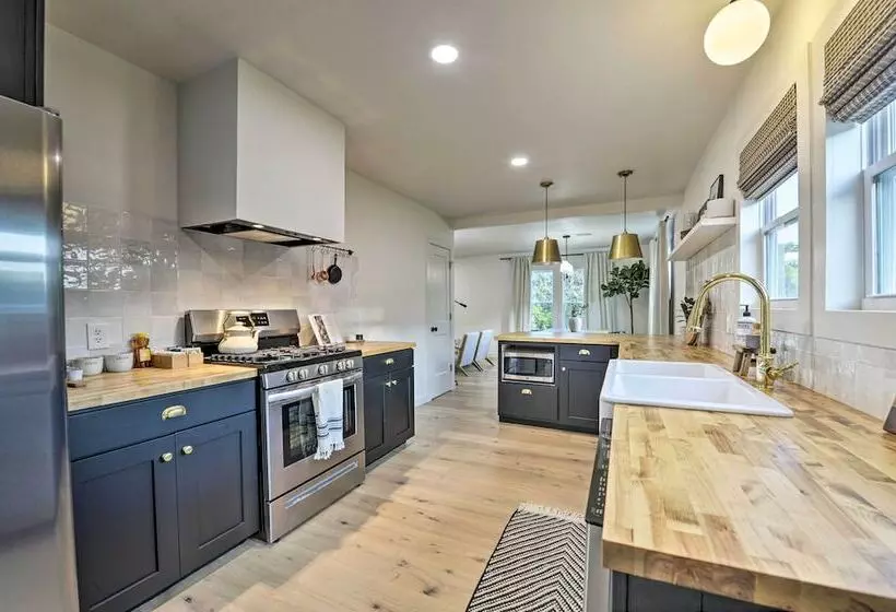 Modern Charm Home < 3 Miles To Magnolia Market!