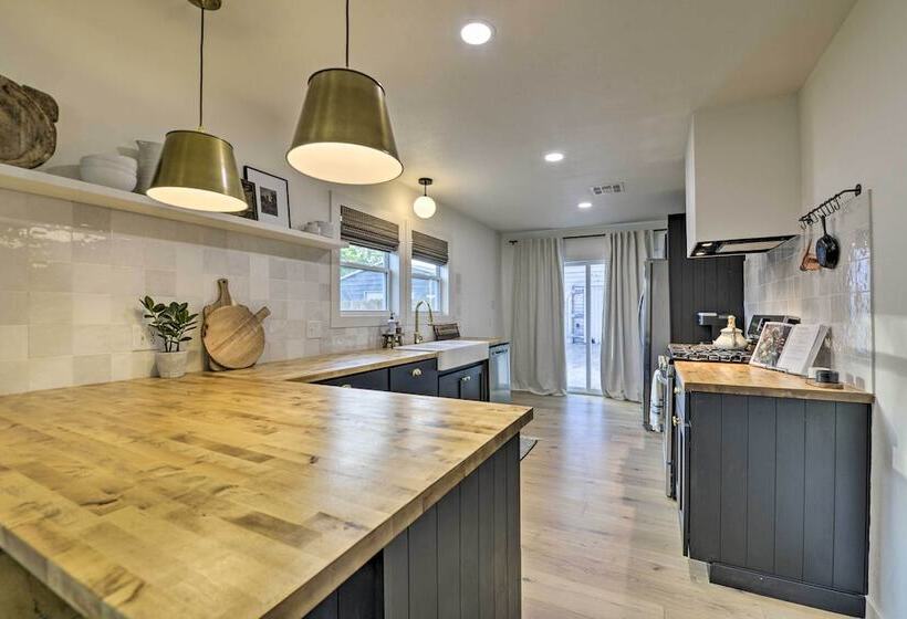 Modern Charm Home < 3 Miles To Magnolia Market!