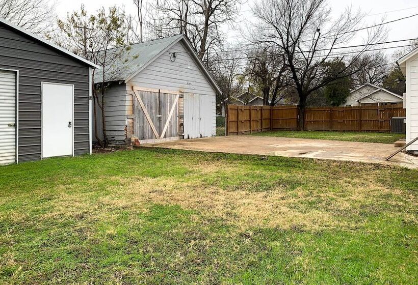 Modern Charm Home < 3 Miles To Magnolia Market!