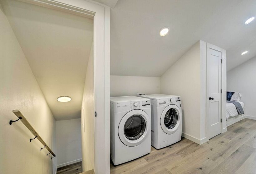 Modern Charm Home < 3 Miles To Magnolia Market!