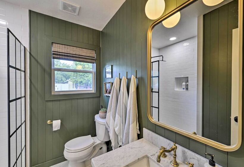 Modern Charm Home < 3 Miles To Magnolia Market!