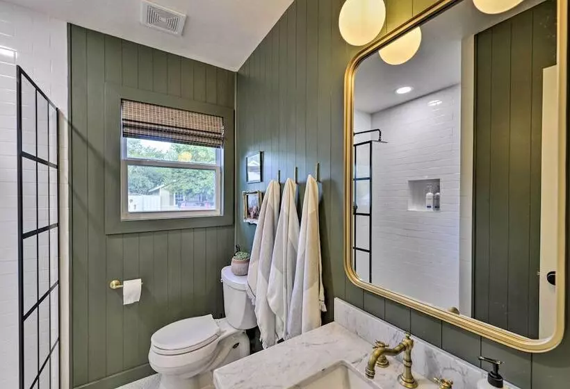 Modern Charm Home < 3 Miles To Magnolia Market!