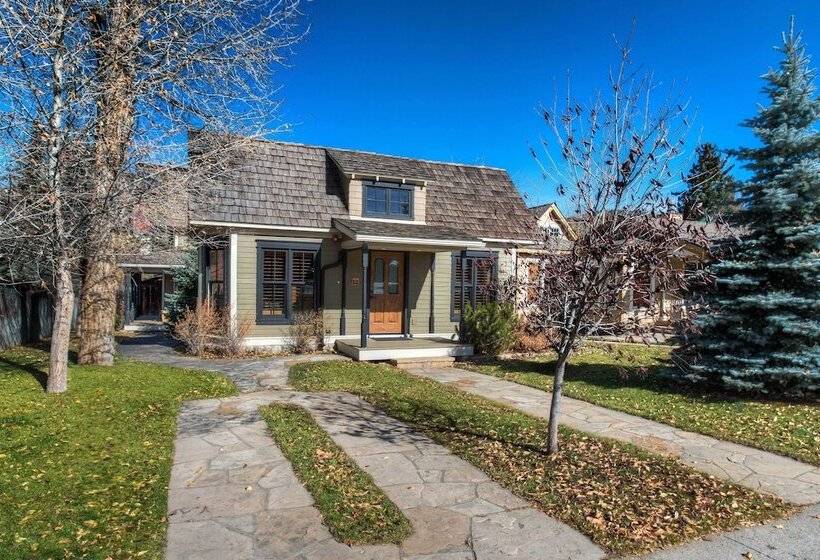 Downtown Breckenridge Cottage: Walk To Main St!