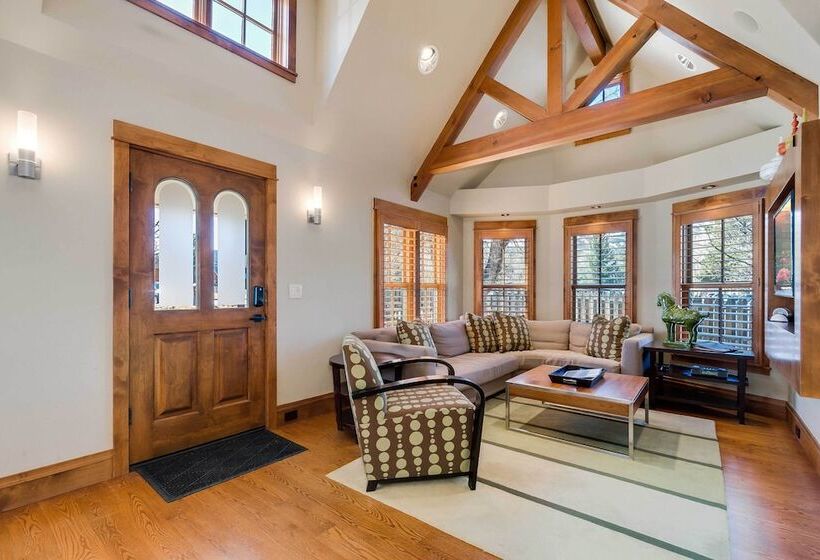 Downtown Breckenridge Cottage: Walk To Main St!