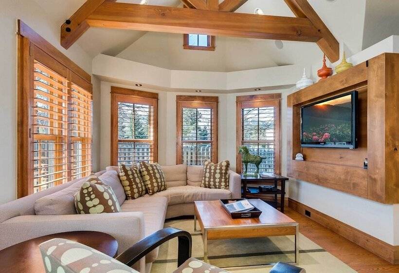 Downtown Breckenridge Cottage: Walk To Main St!