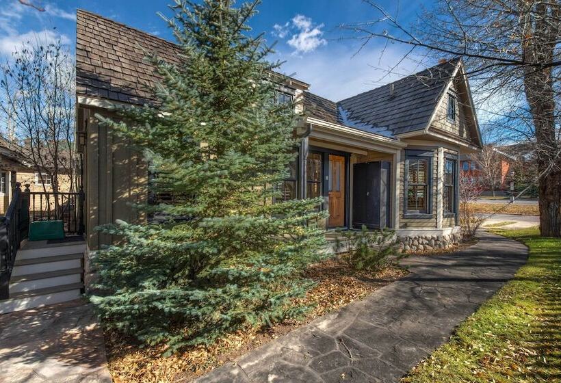 Downtown Breckenridge Cottage: Walk To Main St!