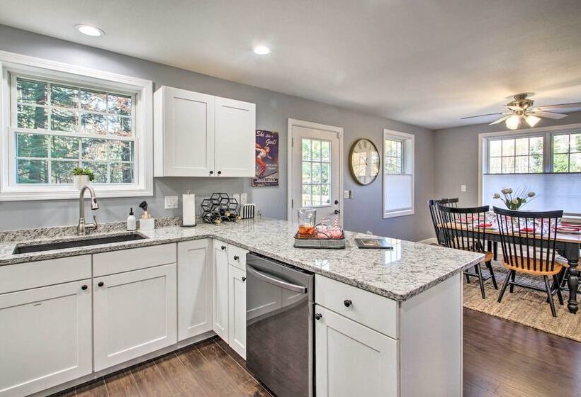 Modern Family Home ~ 10 Mi To Ski Cranmore Mtn!