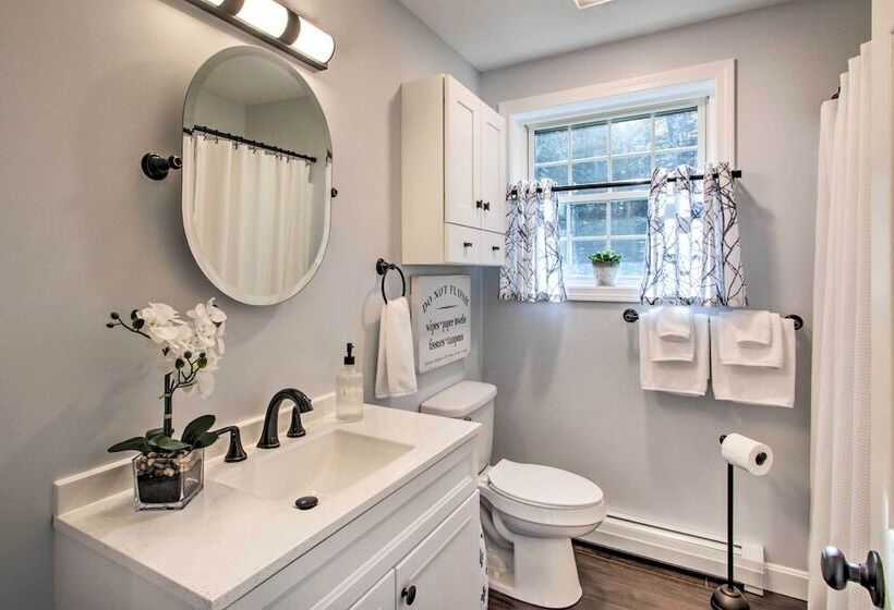 Modern Family Home ~ 10 Mi To Ski Cranmore Mtn!