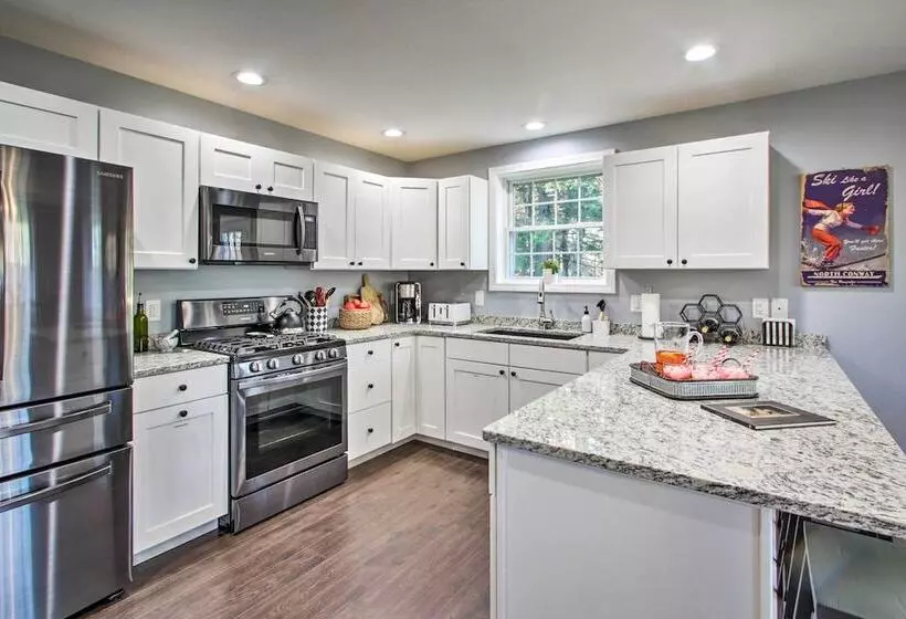 Modern Family Home ~ 10 Mi To Ski Cranmore Mtn!
