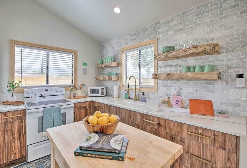 Modern Joshua Tree Bungalow With Fire Pit & Bbq!