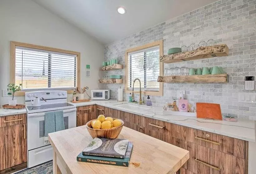 Modern Joshua Tree Bungalow With Fire Pit & Bbq!