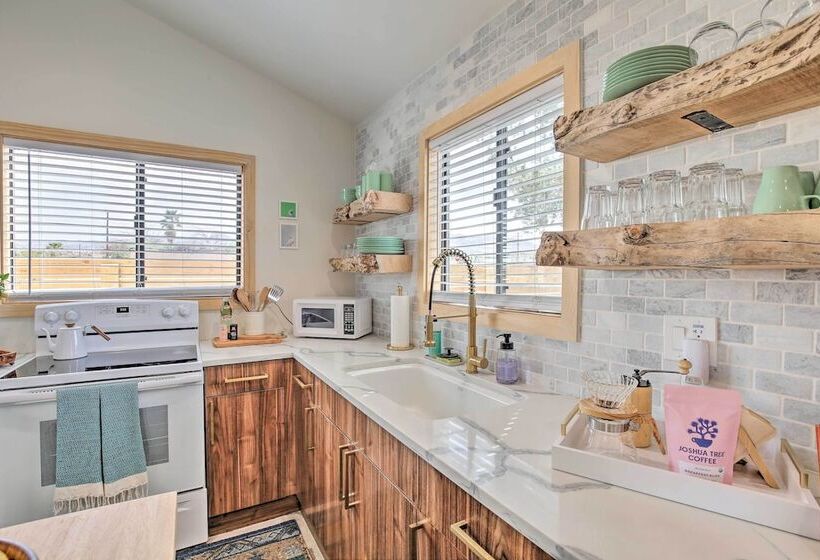Modern Joshua Tree Bungalow With Fire Pit & Bbq!