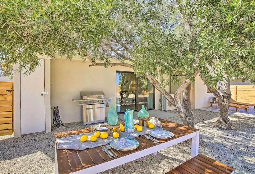 Modern Joshua Tree Bungalow With Fire Pit & Bbq!