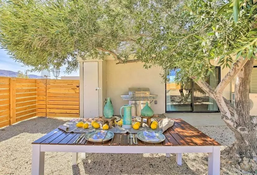 Modern Joshua Tree Bungalow With Fire Pit & Bbq!
